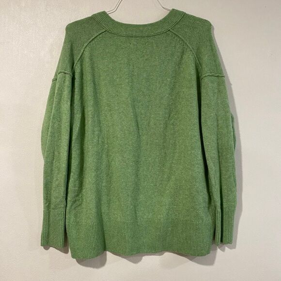 Aerie Soft Green V-Neck Sweater Womenโs Size S/P | Cozy Oversized Knit Pullover - Picture 2 of 5